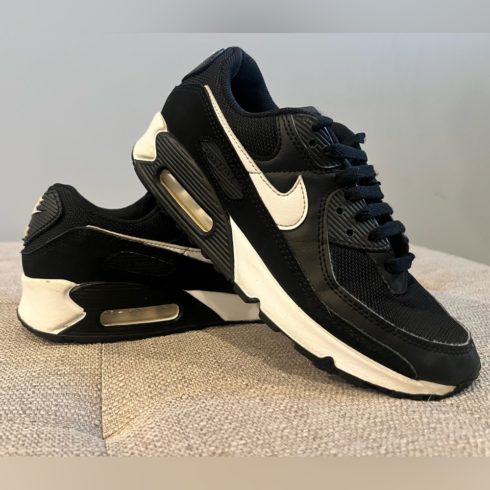 Nike Air Max 90 Black with White Accents Size 8 Womens Shoes Good Condition
